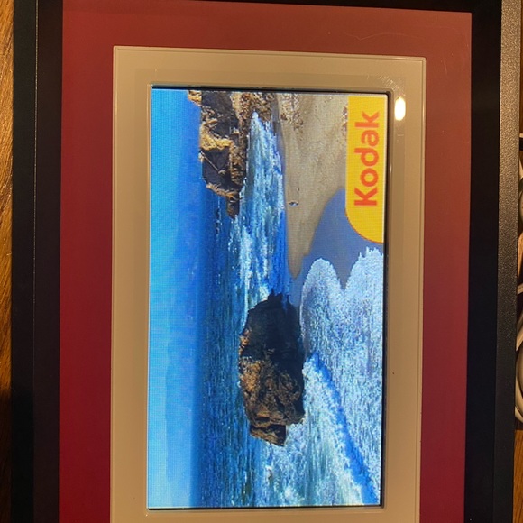 7” Kodak Easy Share P720 Digital Frame - Picture 3 of 10
